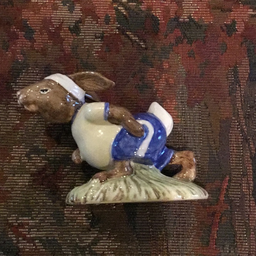 Jogging Bunnykins Small Bunny Figurine